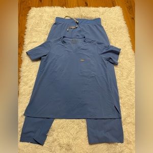 FIGS Scrubs Set